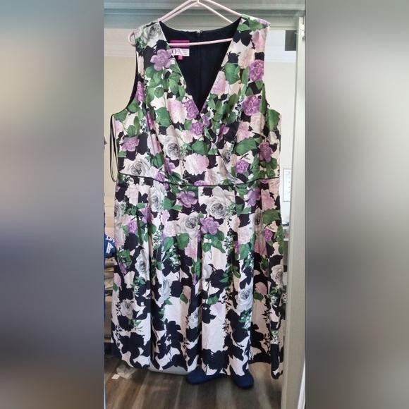 Dresses ranging xl-3x - Picture 9 of 12